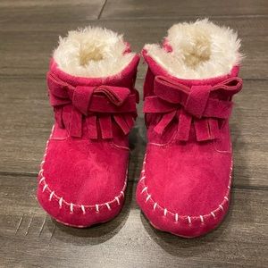 Size 3 to 6 more months pink boots with cream cozy interior